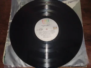 LP Vinil Kim Carnes - Mistaken Identity