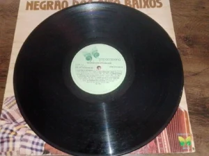 LP Vinil Negrão dos Oito Baixos - A Moça dos Presentes