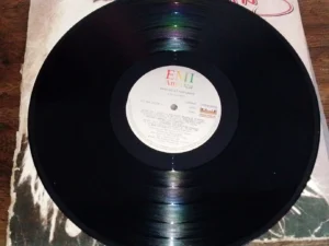 LP Vinil Kim Carnes - Barking At Airplanes