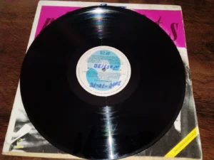 IMG_20260615_121142 LP Vinil Rita & Roberto - Rita Hits