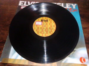 IMG_20260817_183144 LP Vinil Elvis Presley - Love Collection