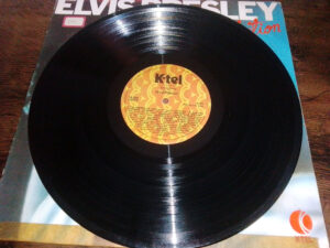 IMG_20260817_183159 LP Vinil Elvis Presley - Love Collection